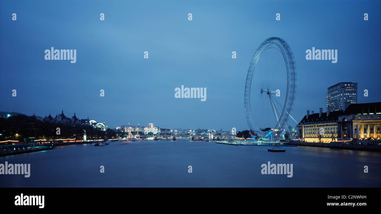 British Airways London Eye, Londra. Vista sul fiume al tramonto. Foto Stock