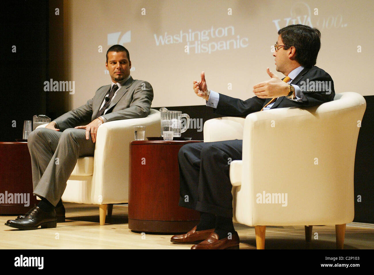 Ricky Martin, Luis Alberto Moreno Lancio di "Call e Live: 1-888-668-7282', un anti-traffico hotline per prevenzione e Foto Stock