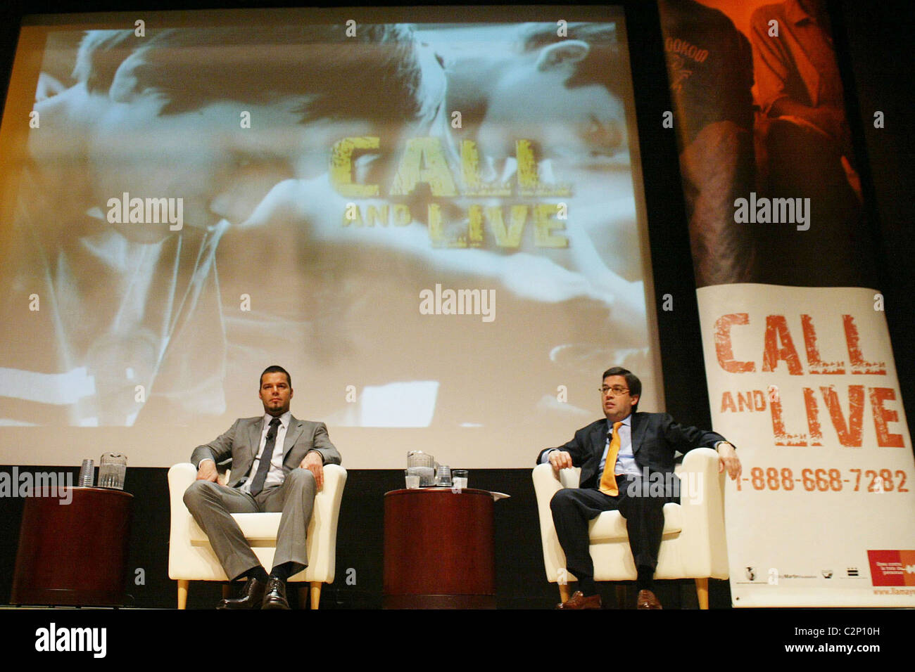 Ricky Martin, Luis Alberto Moreno Lancio di "Call e Live: 1-888-668-7282', un anti-traffico hotline per prevenzione e Foto Stock