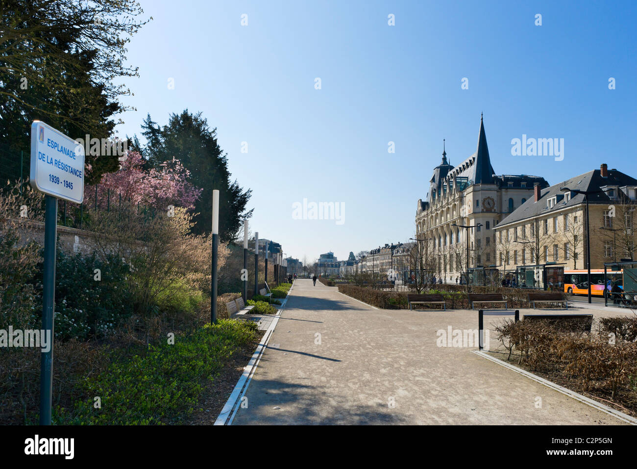 Esplanade de la resistenza nel centro della città, a Chartres, Francia Foto Stock