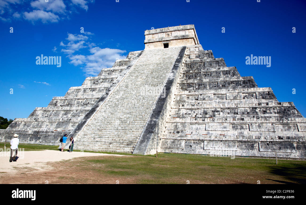 La Piramide principale Chichen Itza rovine Maya Messico Foto Stock