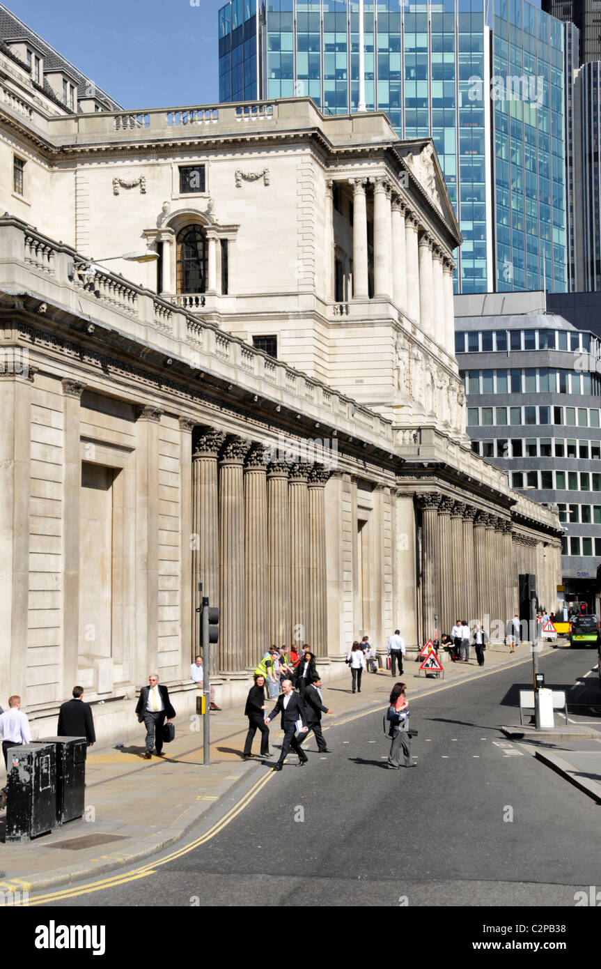 City of London financial district Bank of England edificio in Threadneedle Street City di Londra Inghilterra REGNO UNITO Foto Stock