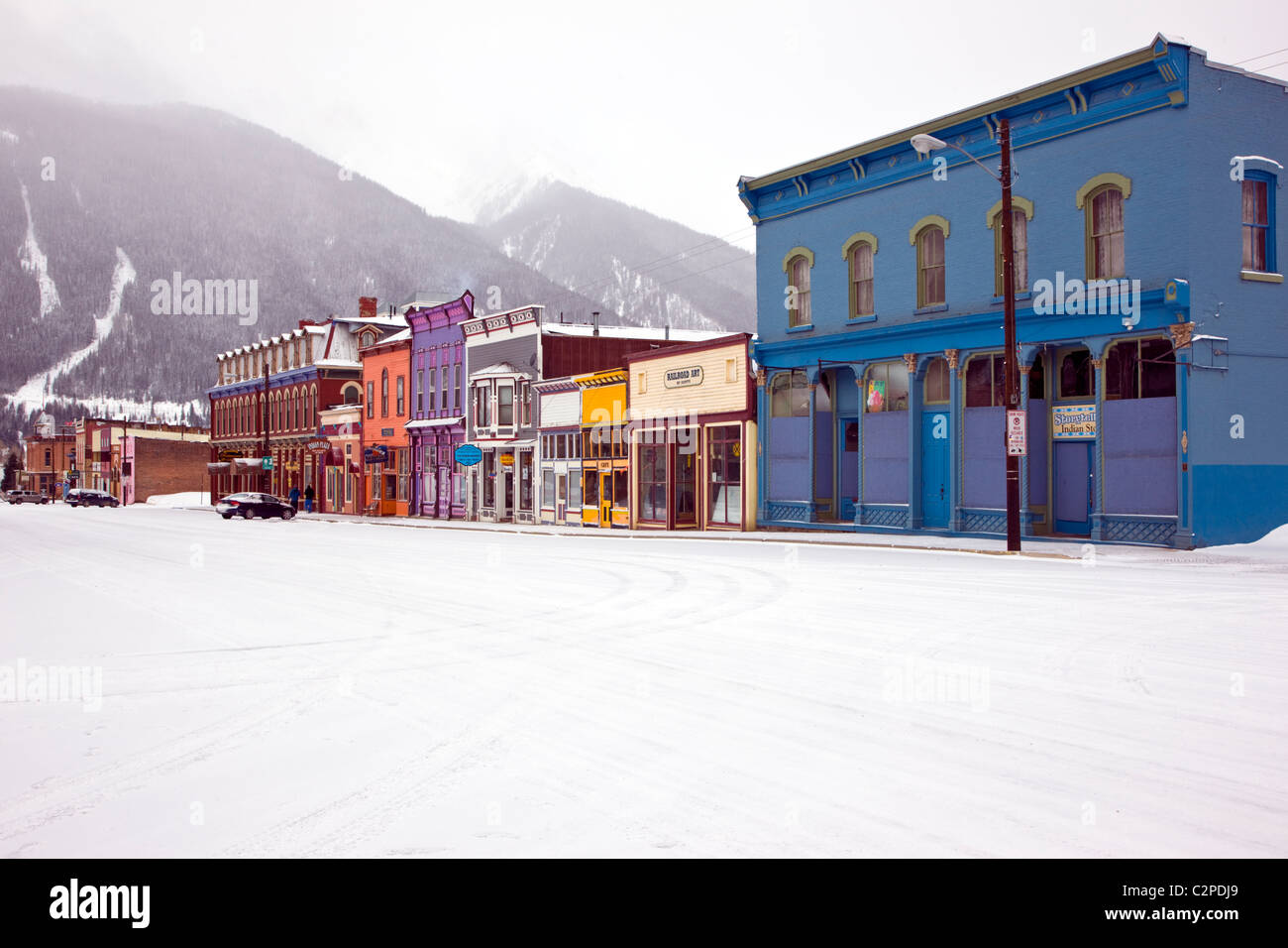 Vista invernale di architettura vittoriana, storica Silverton, Colorado, una vecchia città mineraria. Foto Stock
