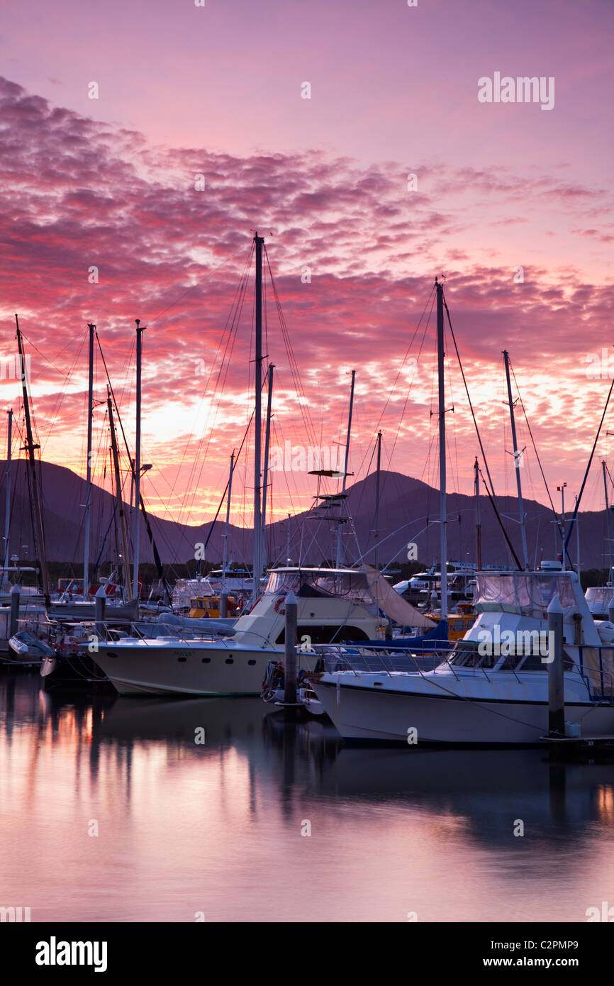 Marlin Marina al crepuscolo. Cairns, Queensland, Australia Foto Stock