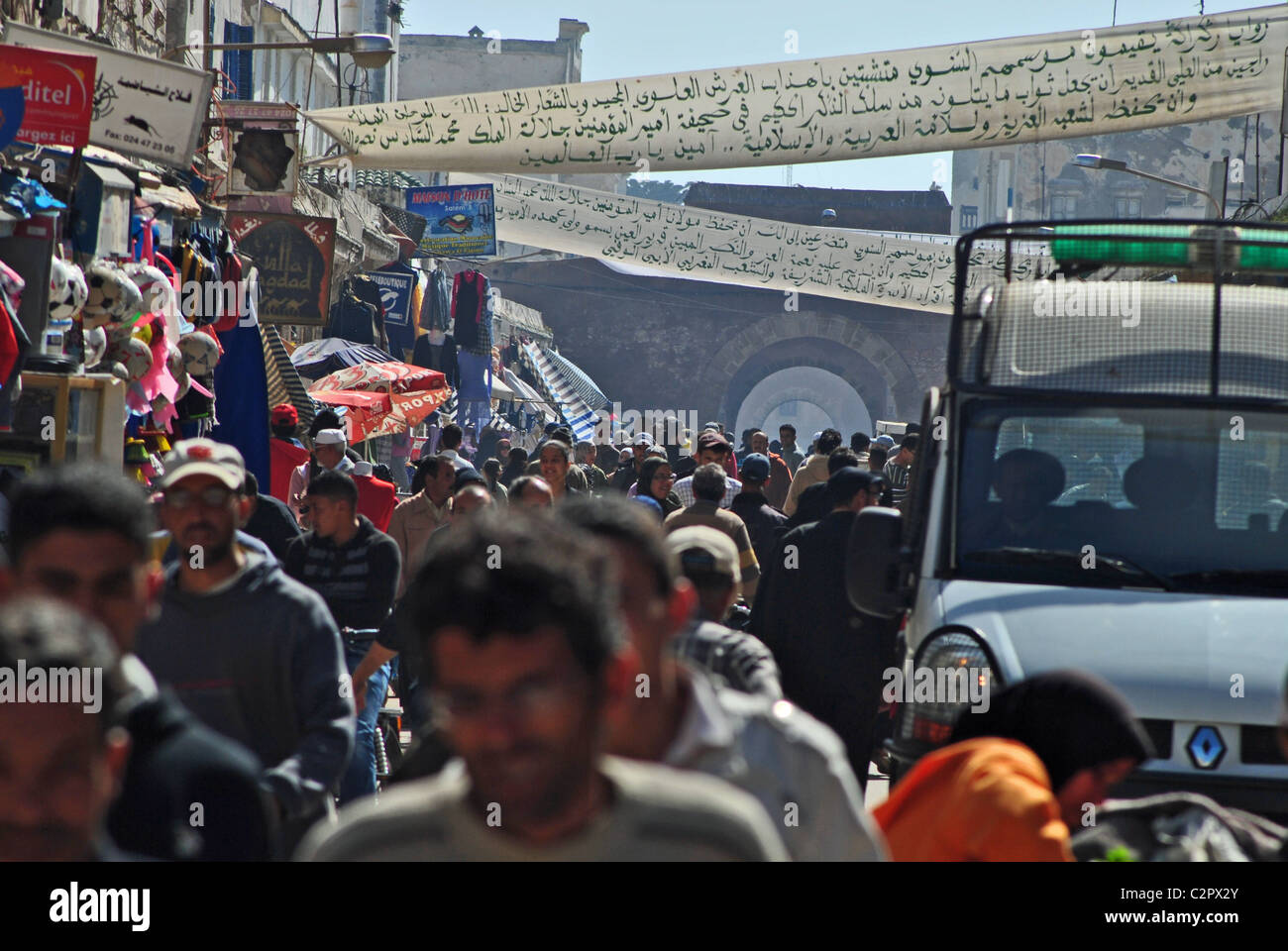 La strada affollata a Essaouira, Marocco Foto Stock