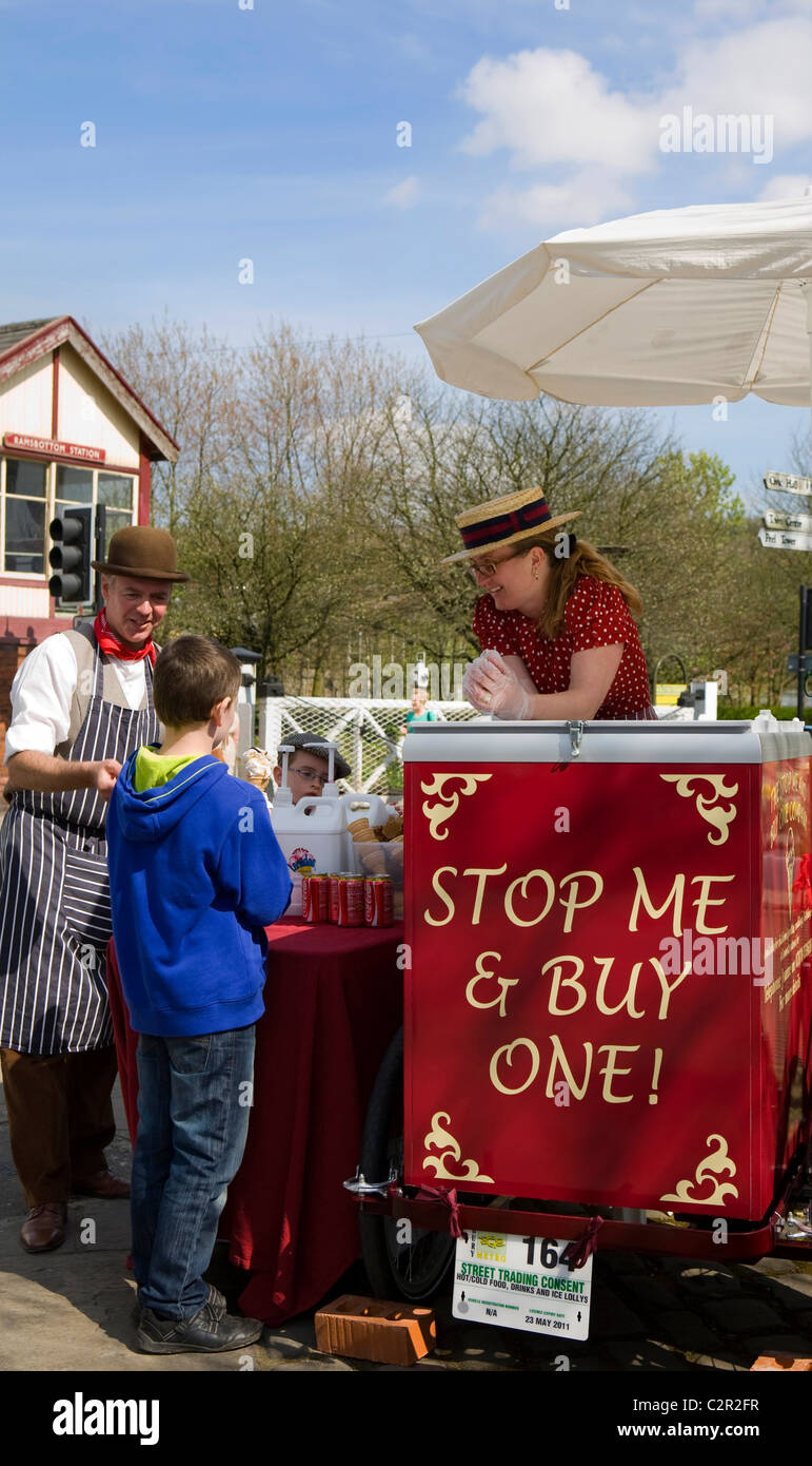 'Stop me e acquistare una ' Gelato fornitori a Ramsbottom Sagra del Cioccolato, aprile 2011, LANCASHIRE REGNO UNITO Foto Stock