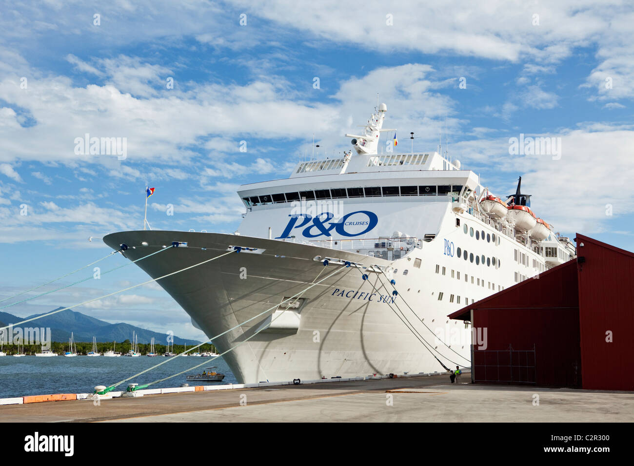 Nave da crociera ormeggiata presso il Cairns Crociera terminale. Trinity Wharf, Cairns, Queensland, Australia Foto Stock