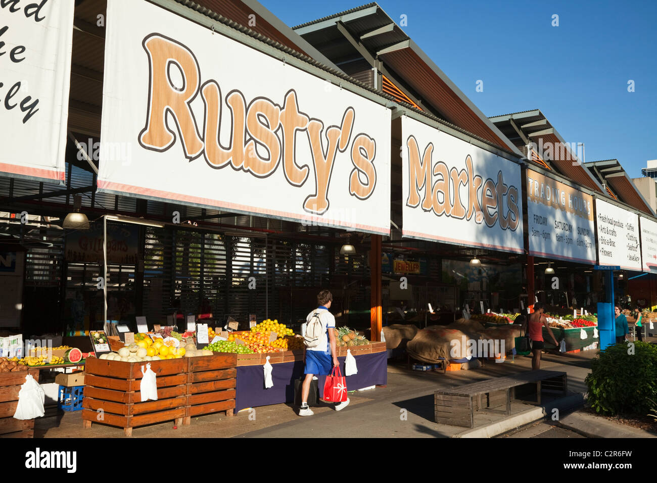 Rusty i mercati locali - mercato di frutta e verdura nel centro della citta'. Cairns, Queensland, Australia Foto Stock