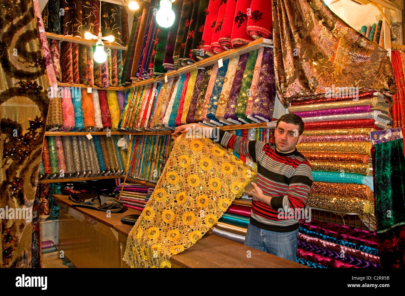 Aleppo bazaar di seta tappeti mercato del tappeto di Siria Foto Stock