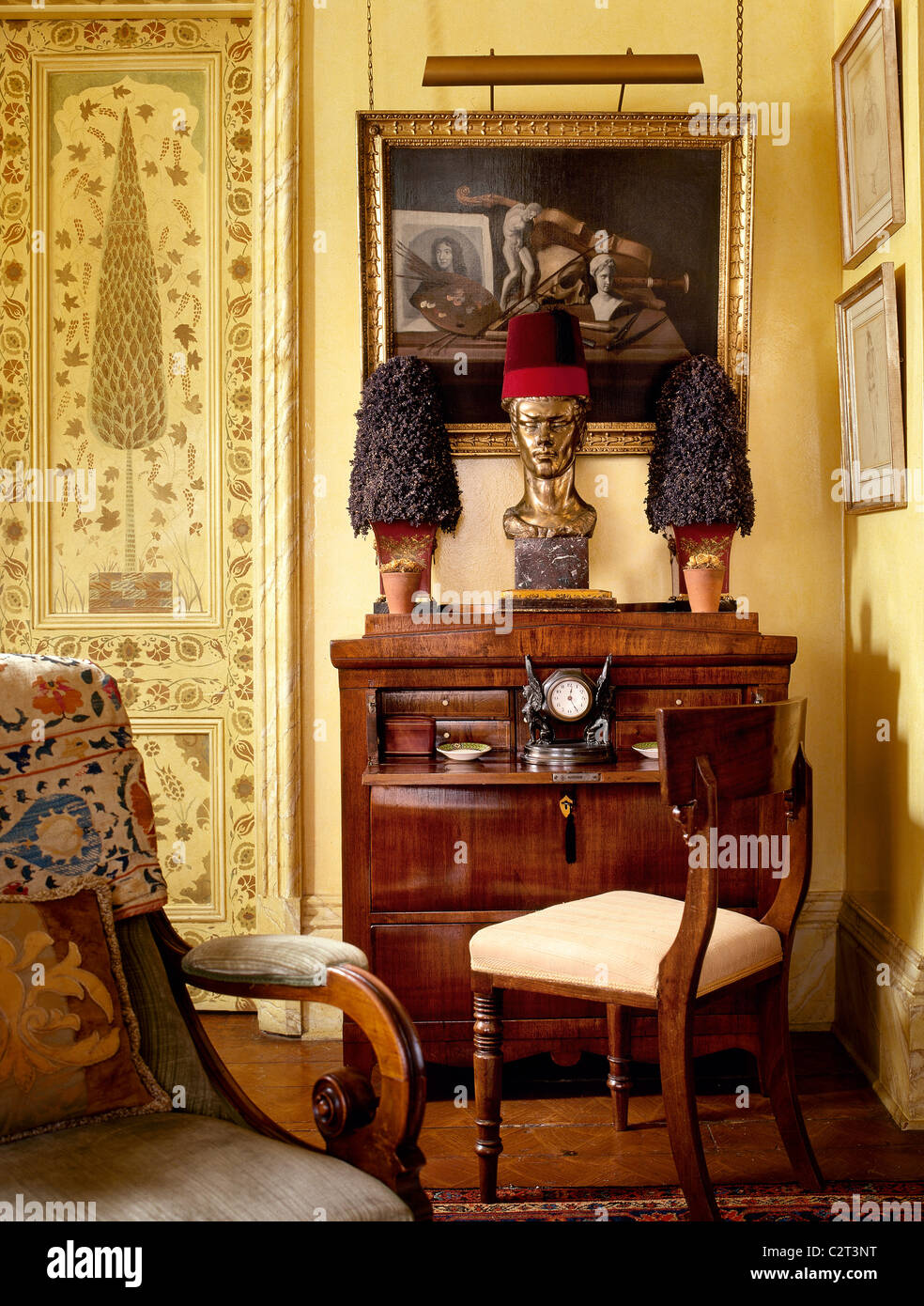 La stanza di seduta, dettaglio, bureau, decorata da porte dipinte Foto Stock