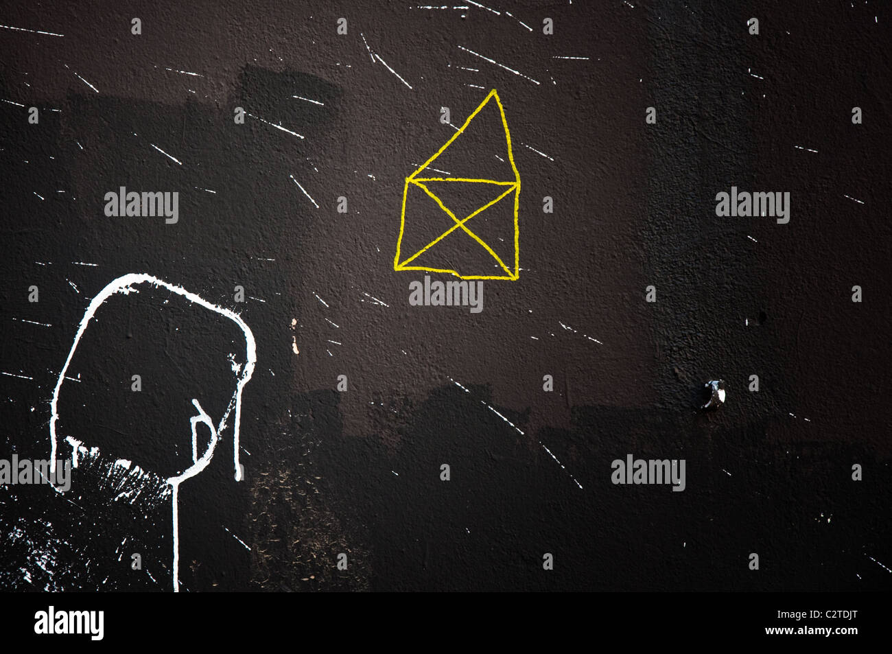 Coloratissimo graffito su una parete di strada-dettaglio. Foto Stock