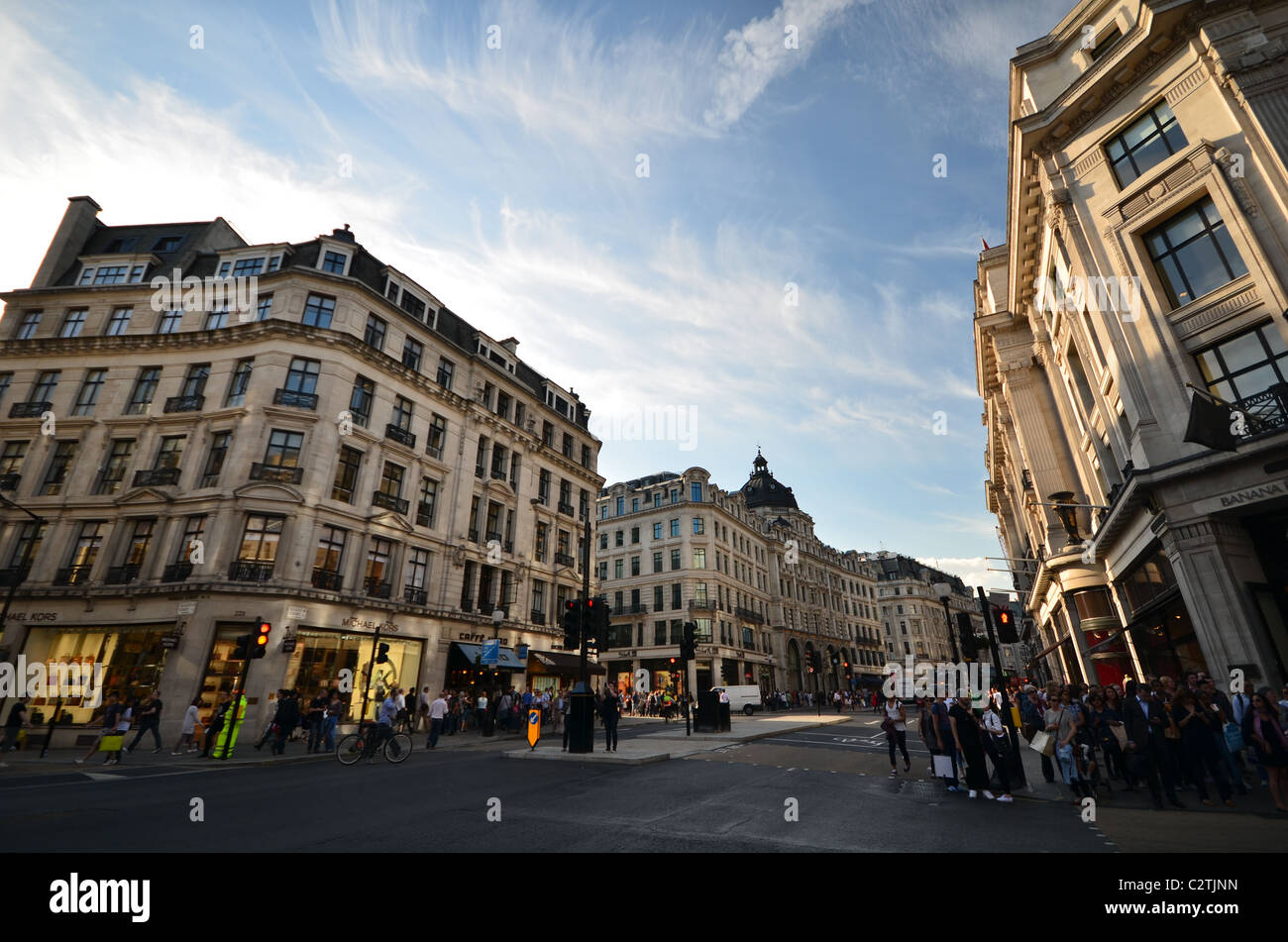 I turisti, i negozi di Oxford Street , London W1, Regno Unito Foto Stock