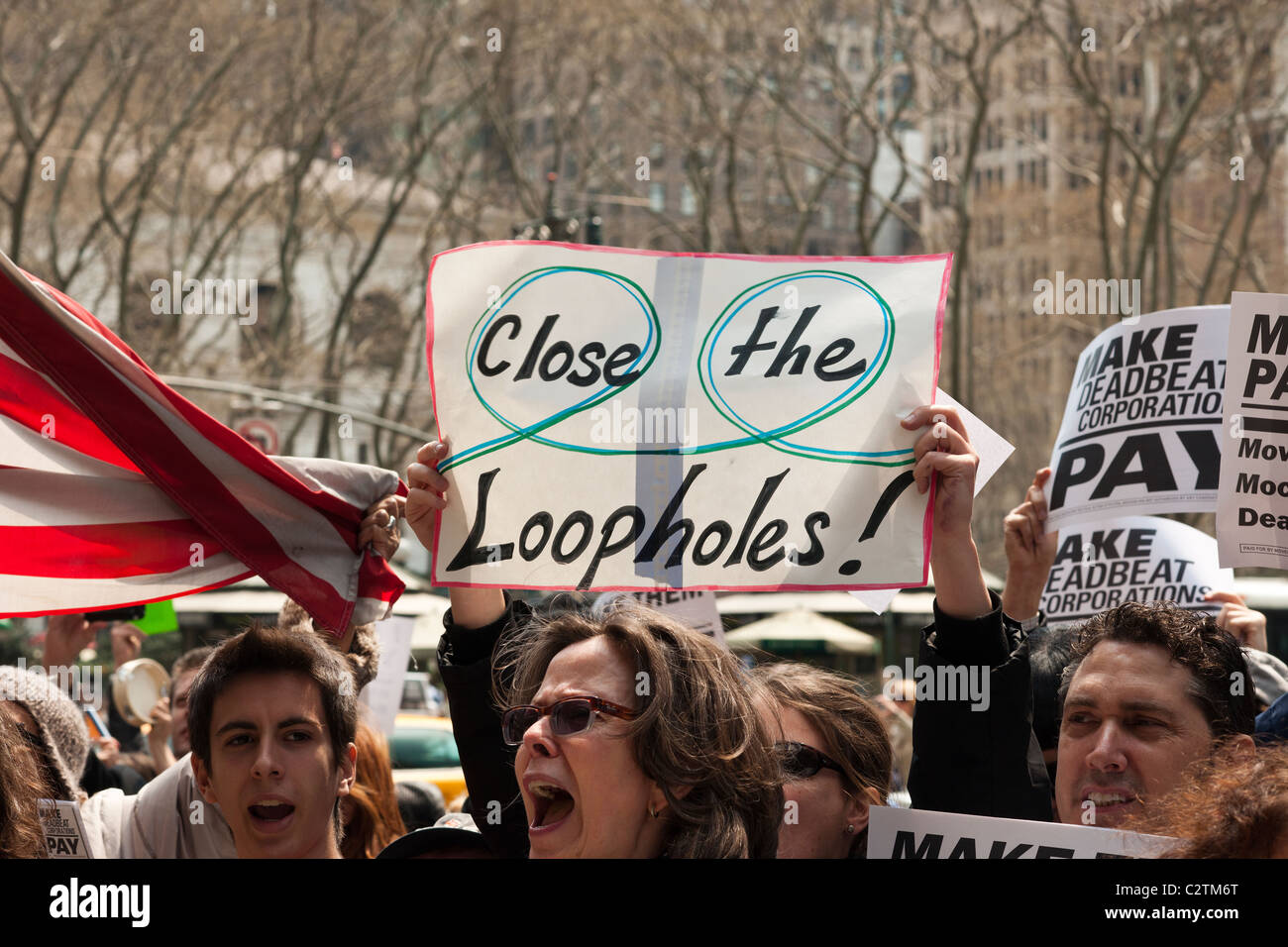 I manifestanti da Moveon.org e ad altri gruppi di protesta di fronte la Bank of America sede a New York Foto Stock