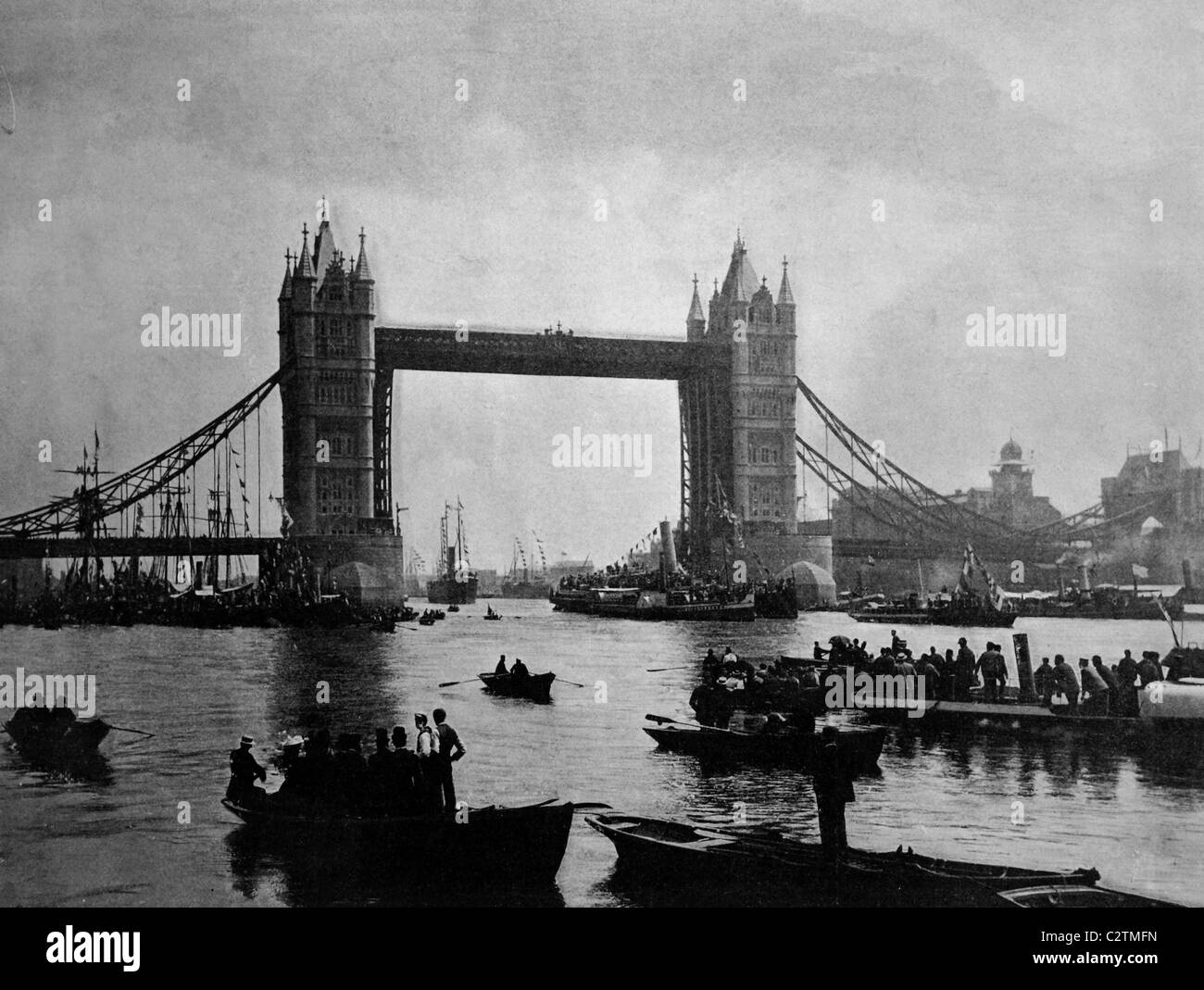 Autotype precoce del Tower Bridge, London, foto storiche, 1884 Foto Stock