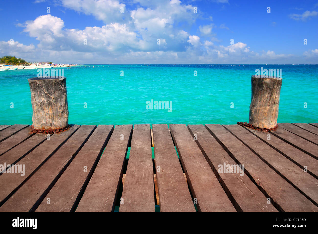 Caraibi molo di legno con il turchese mare aqua blue sky Riviera Maya Foto Stock