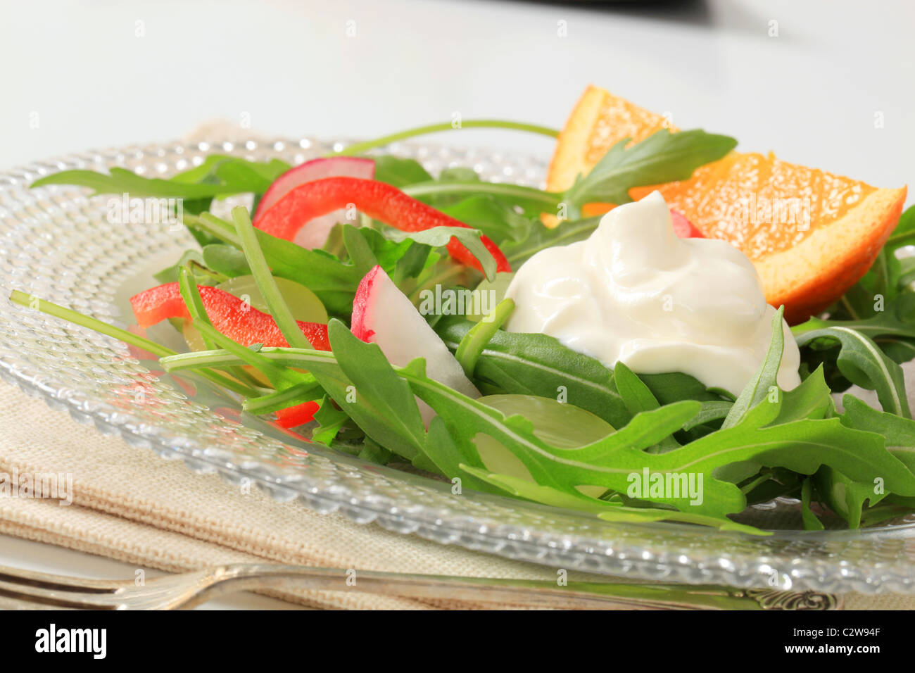 Insalata con radicchio, pepe e uva Foto Stock