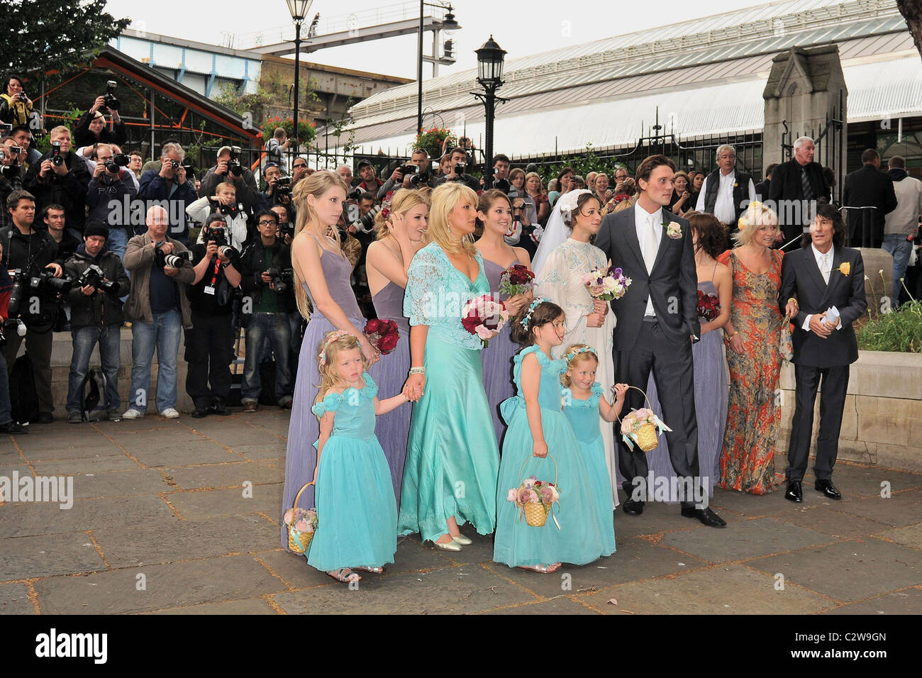 Theodora Richards, Alexandra Richards, Jo legno, Ron Wood, Lia legno, Jack MacDonald e gli ospiti del matrimonio di Lia e legno Foto Stock