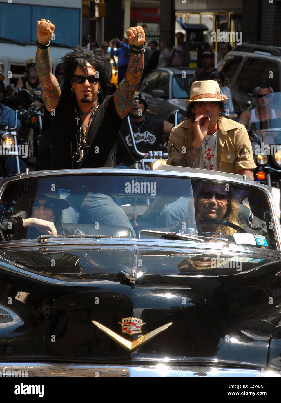 Motley Crue (Mick Mars, Nikki Sixx, Vince Neil, Tommy Lee) esterno Ed Sullivan Theater per il "Late Show con David Letterman' Foto Stock