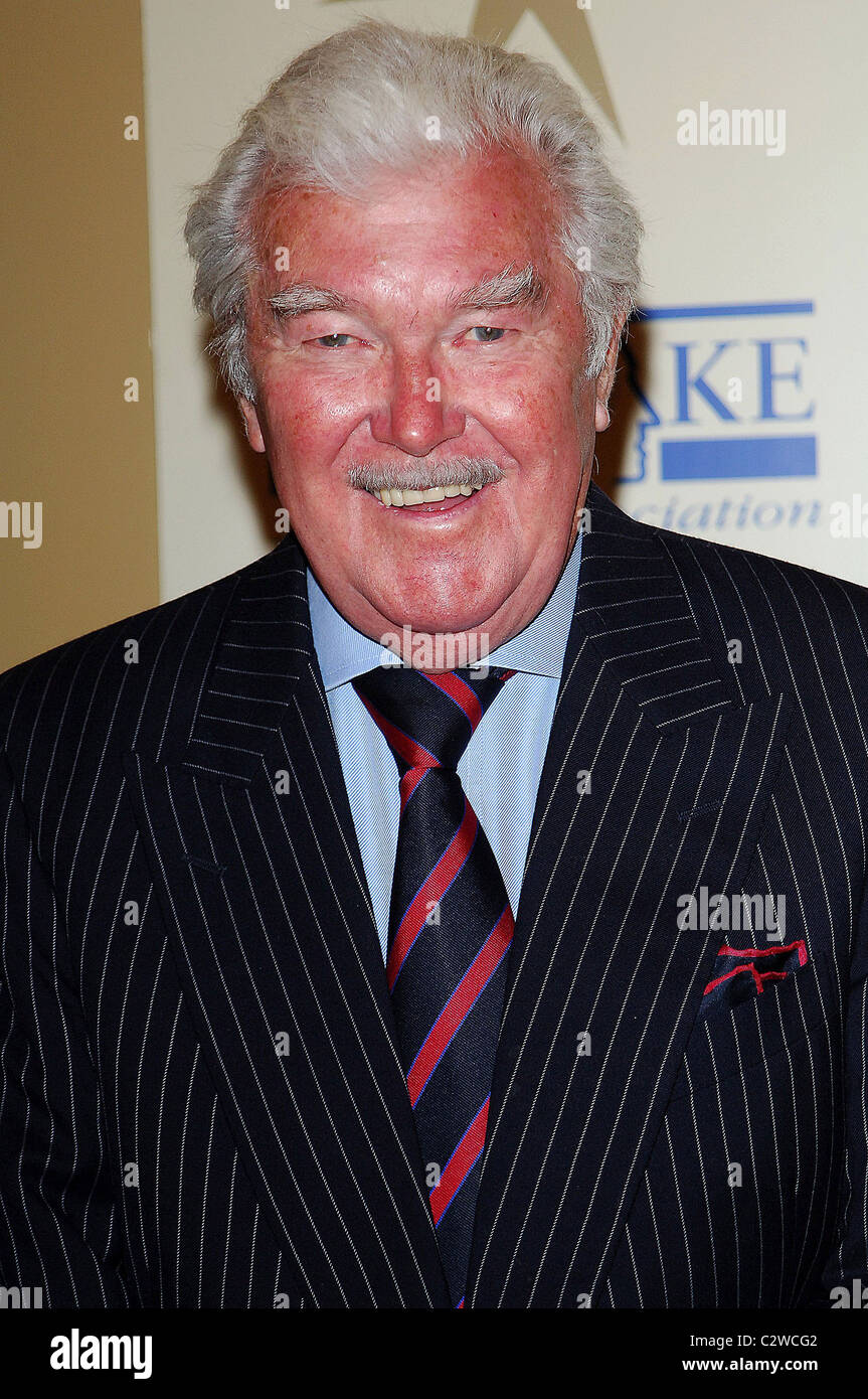 Dickie Davies vita dopo ictus Awards 2008 at Claridge Hotel arrivi - Londra, Inghilterra - 25.06.08: : Foto Stock