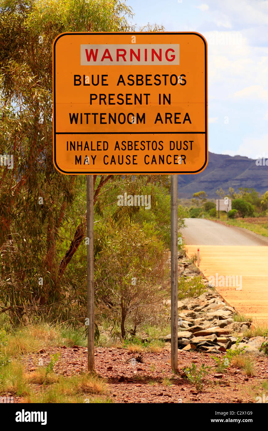 Amianto blu strada segno di avvertimento, Wittenoom, Pilbara, Northwest Australia Foto Stock