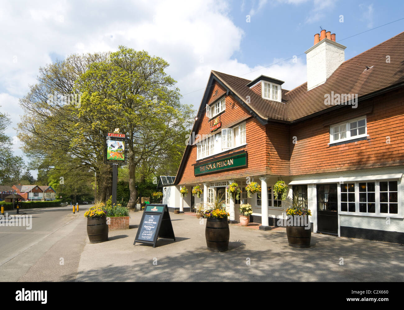 La Fox & Pellicano Pub è un popolare pub rurale in Grayshott, Hampshire, Regno Unito Foto Stock