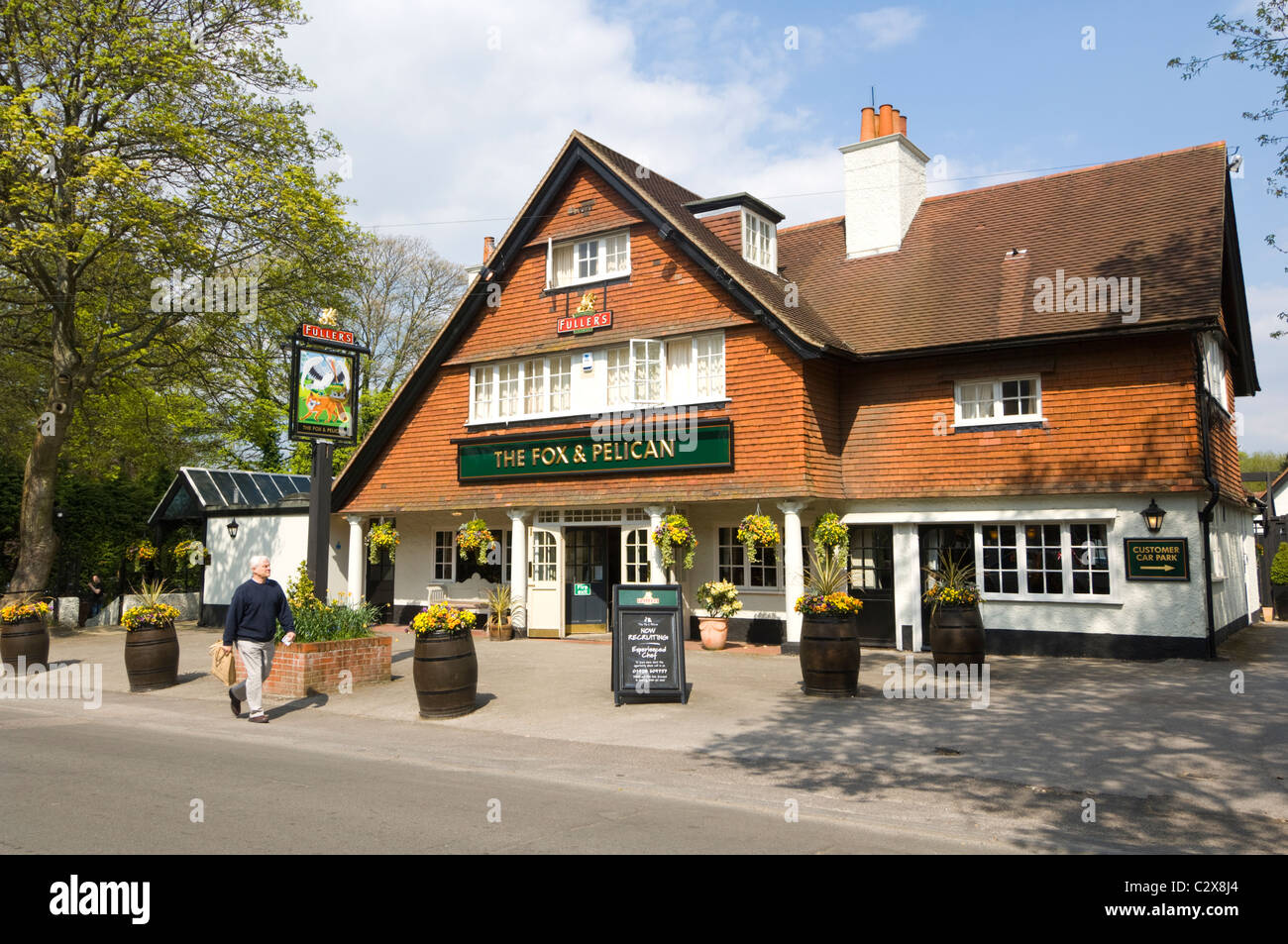 La Fox & Pellicano Pub è un popolare pub rurale in Grayshott, Hampshire, Regno Unito Foto Stock