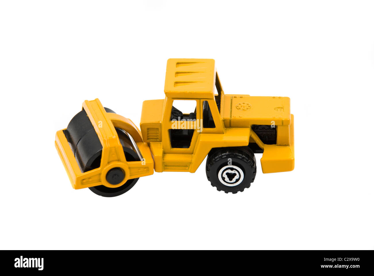 Suolo vibratorio o asfalto compattatore giocattolo giallo isolato su sfondo bianco Foto Stock