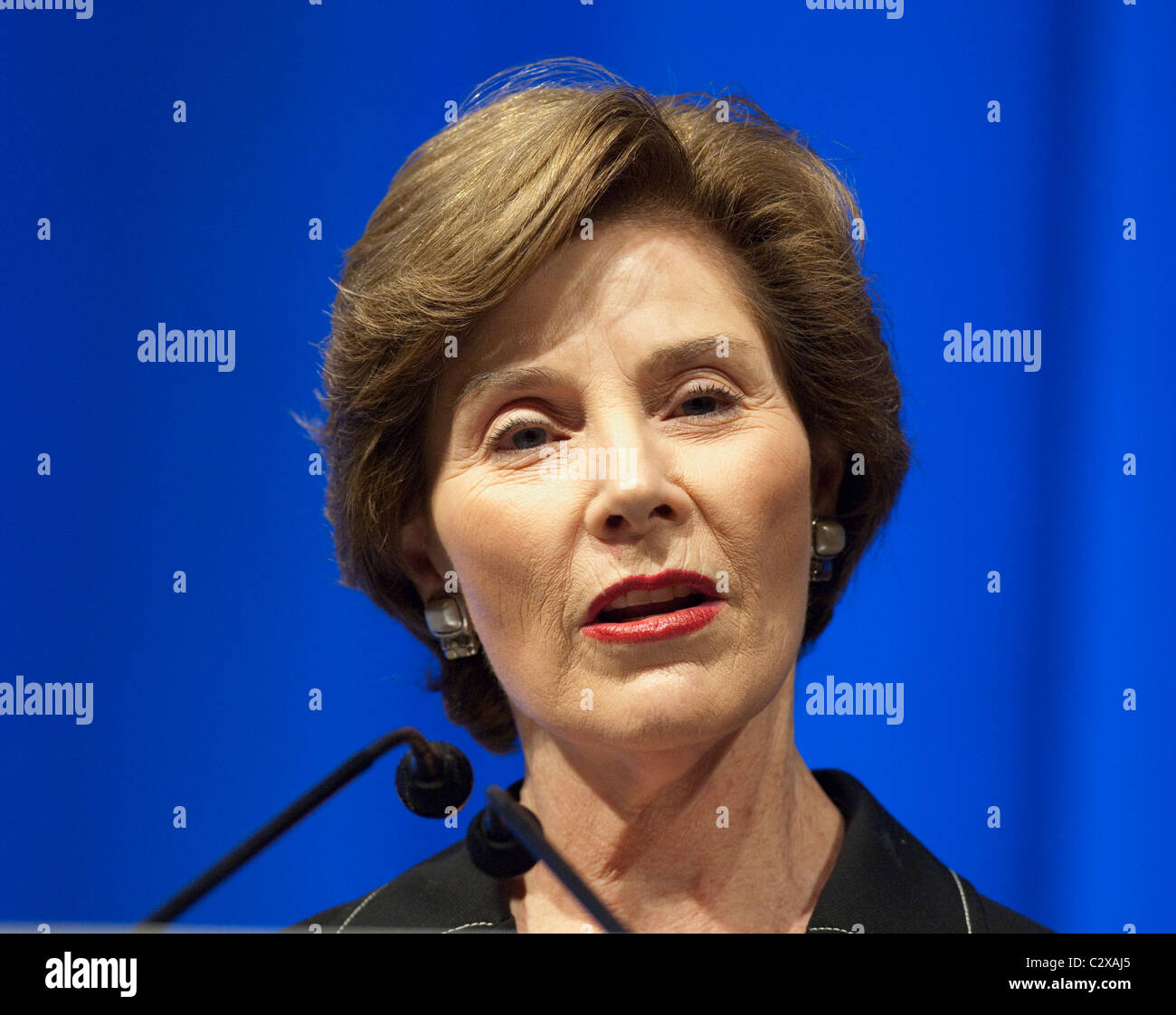 Ex First Lady Laura Bush racconta storie dal suo libro 'Spoken dal cuore" durante un discorso in Fort Worth Texas Foto Stock