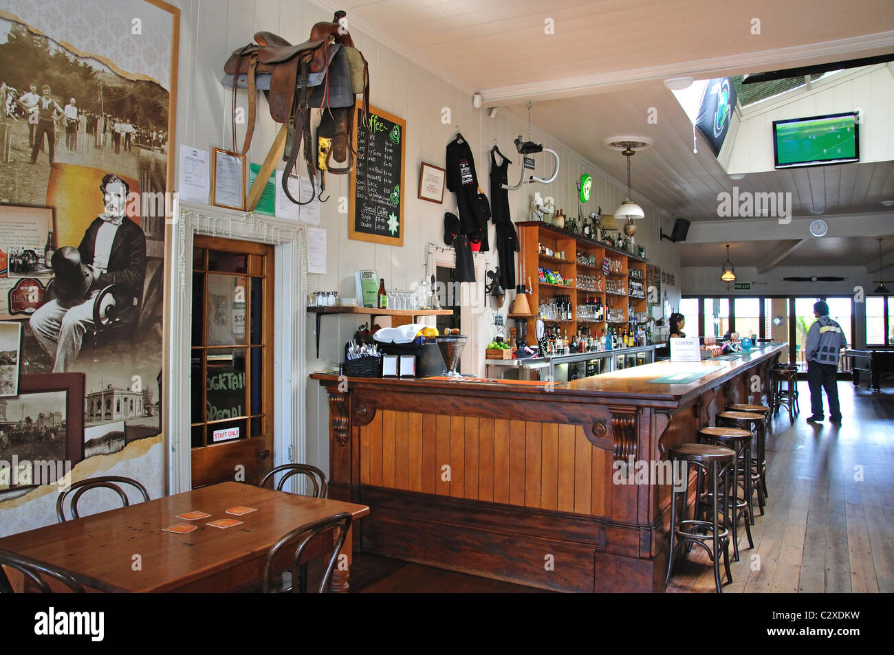 Historic 'Star & Garter' Hotel interior, Kapanga Road, Coromandel Town, Penisola di Coromandel, regione di Waikato, Nuova Zelanda Foto Stock