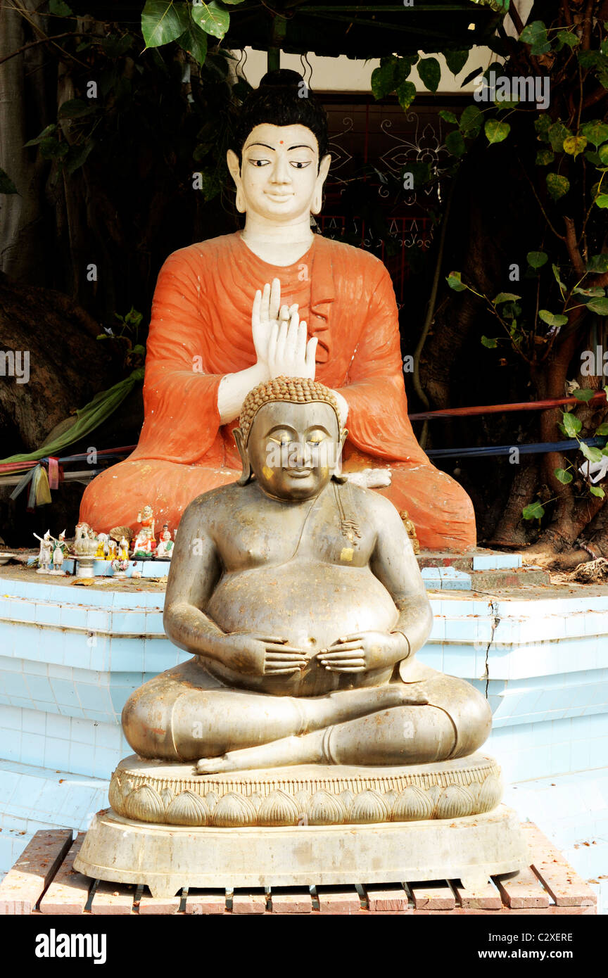 Buddha statue iconica , wat mani phraison o Wat Manee Pai,figlio, Mae Sot, occidentale della Thailandia Foto Stock