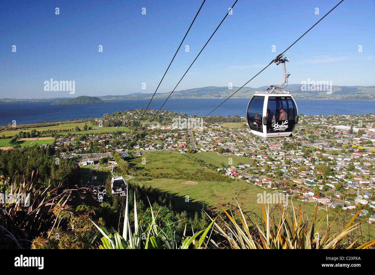 Skyline Gondola Skyrides sopra la città e il lago di Rotorua, Rotorua, Baia di Planty Regione, Isola del nord, Nuova Zelanda Foto Stock