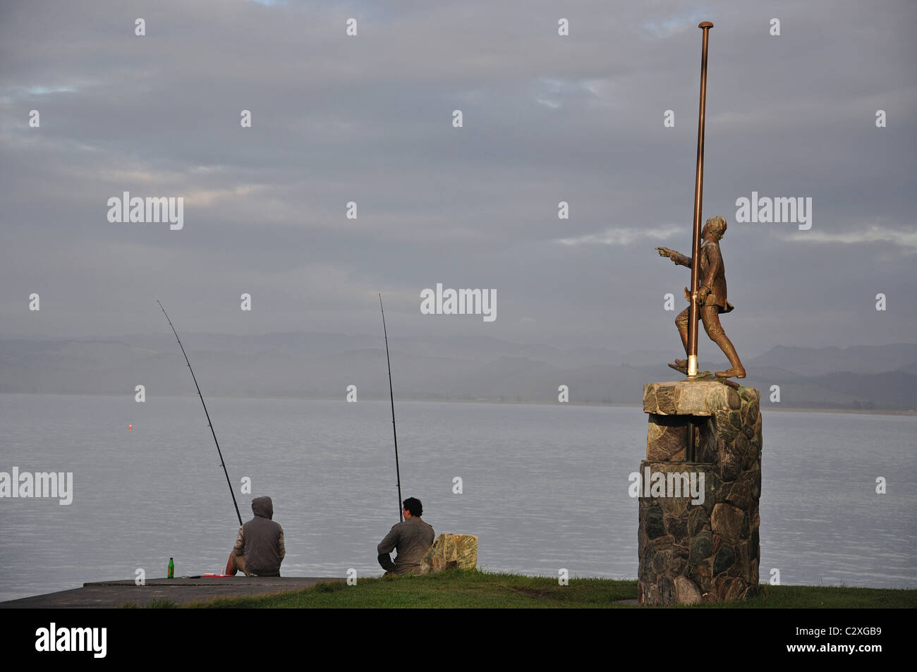 I pescatori e Nicholas giovani (giovani Nick) Statua sul lungomare, Gisborne, Gisborne Regione, Isola del nord, Nuova Zelanda Foto Stock