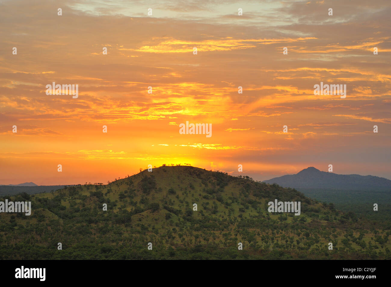 Regolazione del sole sulle colline di Boma National Park, Sudan Foto Stock