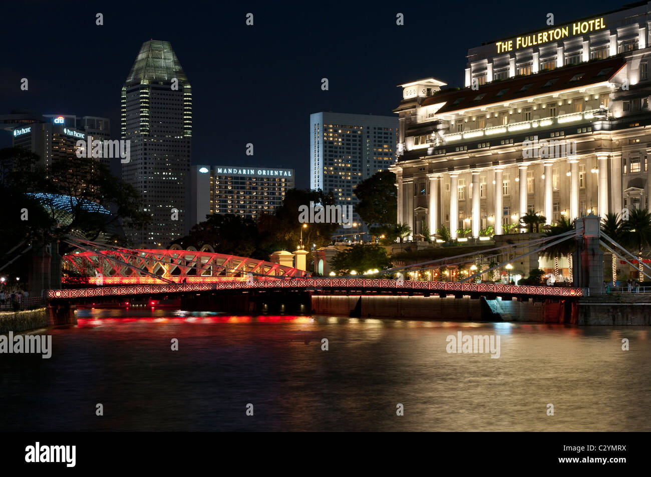 Il Fullerton hotel di notte, Boat Quay, Singapore Foto Stock