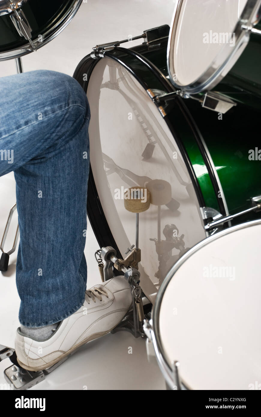 Bass drum pedal immagini e fotografie stock ad alta risoluzione - Alamy