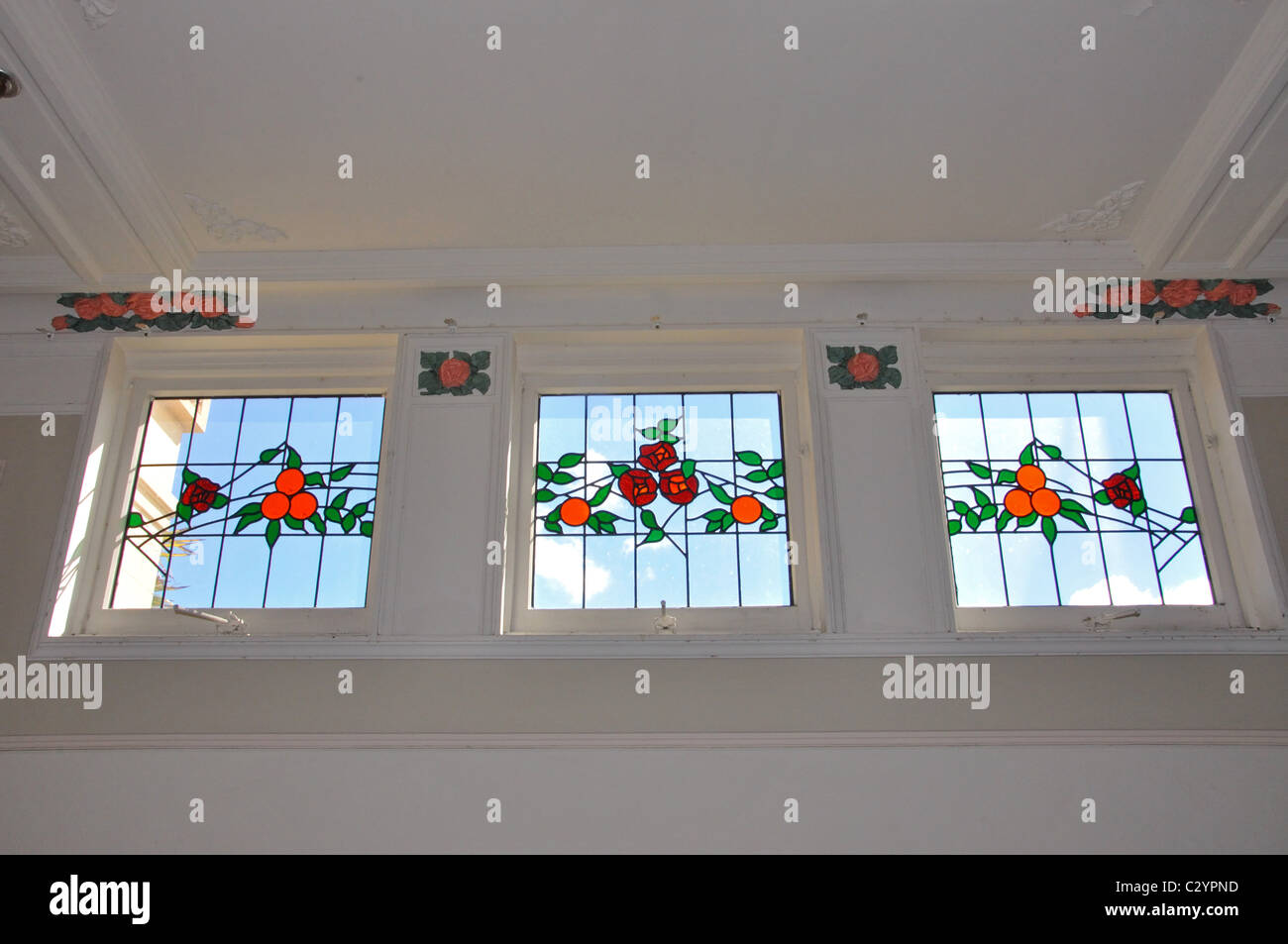 Interno Le finestre di vetro macchiate, National Tobacco Company edificio Art Deco , Napier, Hawke's Bay, Isola del nord, Nuova Zelanda Foto Stock