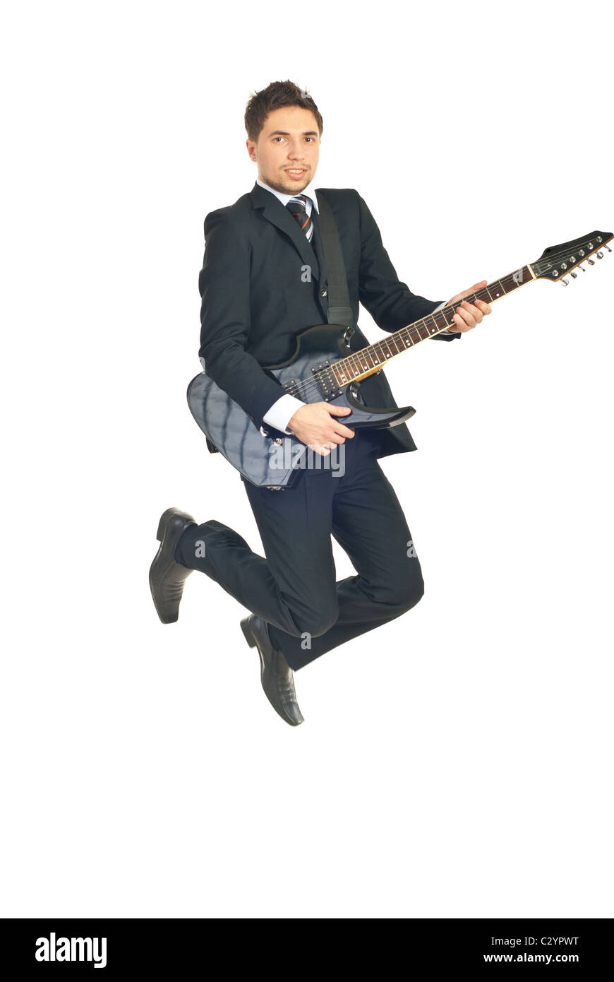 Business man in black suit jumping con la chitarra isolato su sfondo bianco Foto Stock