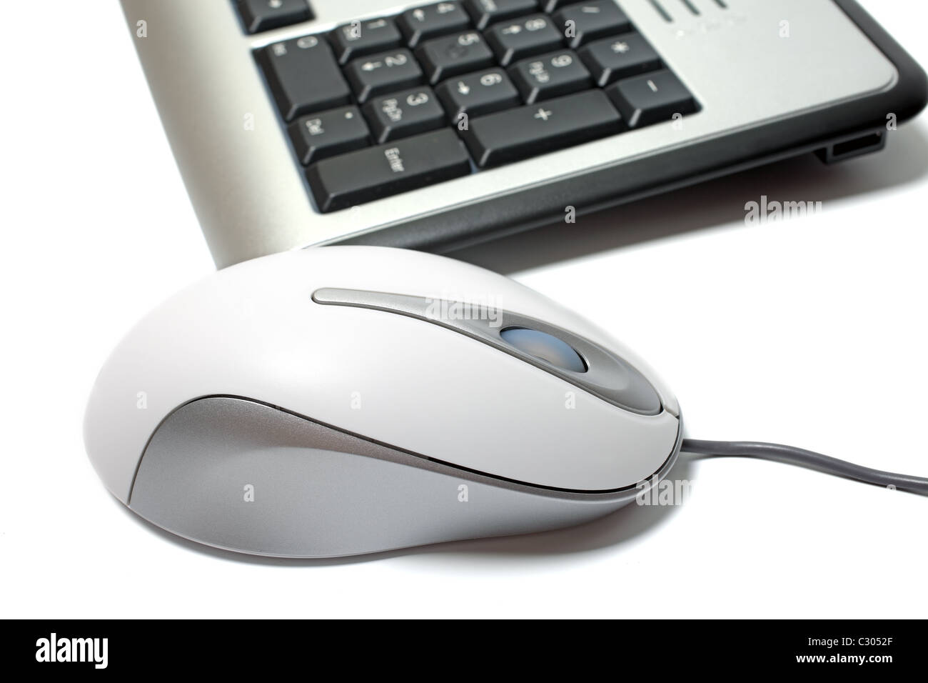 Close up del mouse e tastiera isolati su sfondo bianco. Foto Stock
