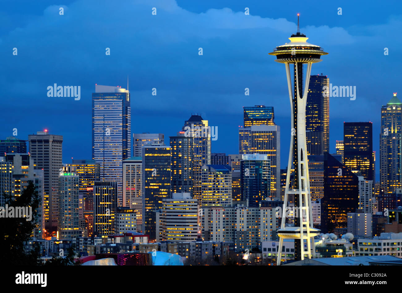 Seattle Space Needle al tramonto visto da kerry park Foto Stock