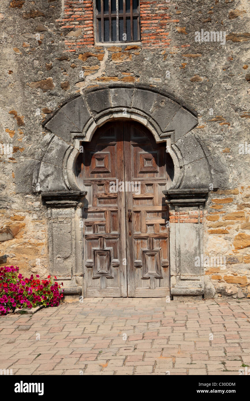 La porta della chiesa a Mission Espada National Park in San Antonio, Texas Foto Stock