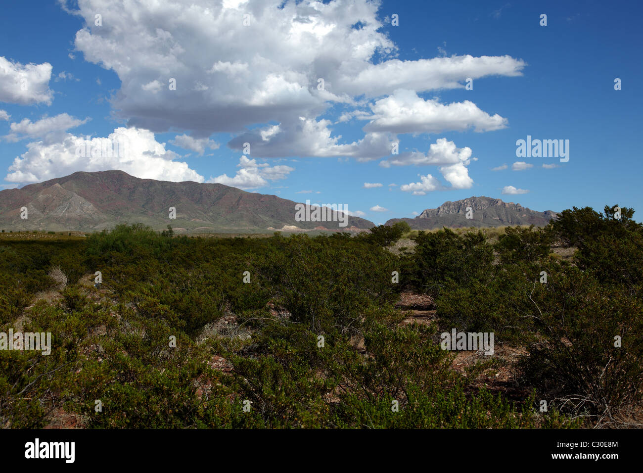 Montagne di El Paso, Texas con cielo nuvoloso Foto Stock
