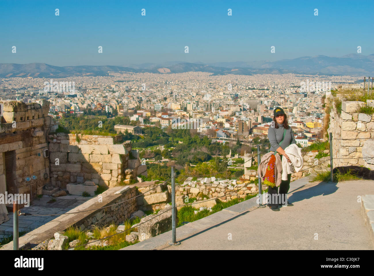Atene è la capitale e la città più grande della Grecia. Atene domina la