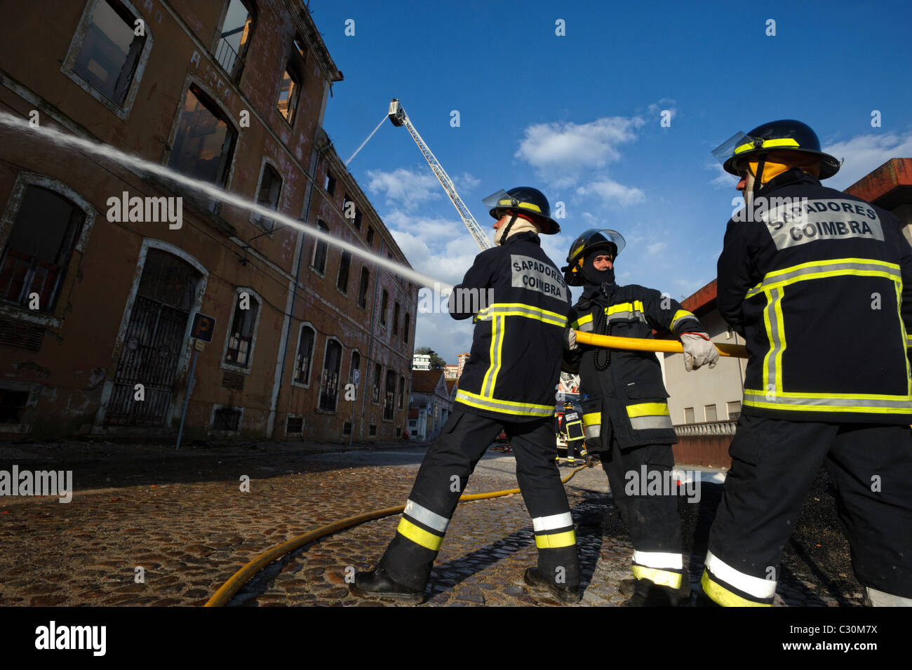 I vigili del fuoco di combattimento di fuoco urbano Foto Stock