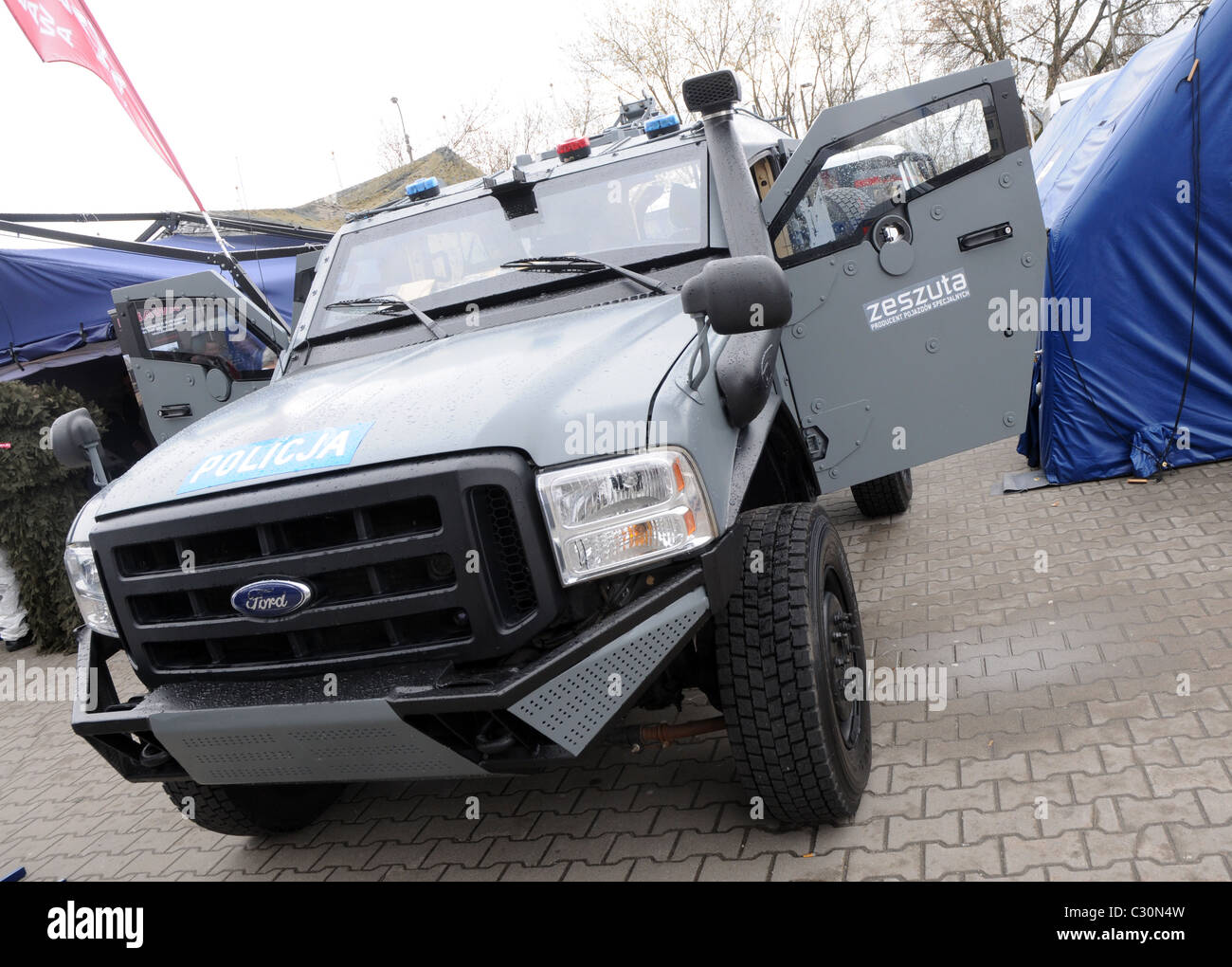 Armored ford auto della polizia fabbricato dalla società Zeszuta su EUROPOLTECH 2011 Fiera internazionale a Varsavia, Polonia Foto Stock