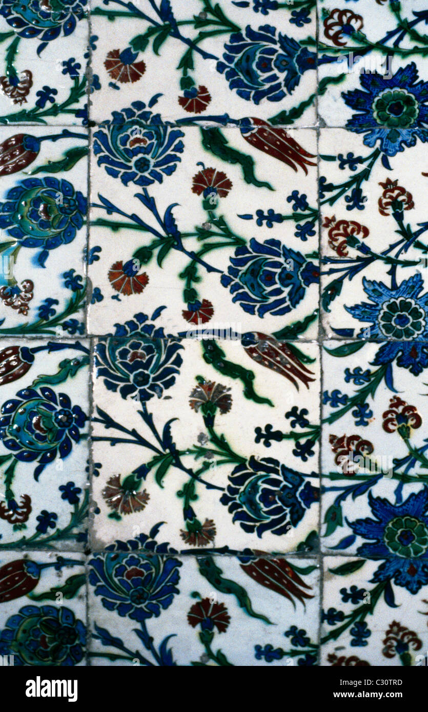 Istanbul Turchia all'interno della Moschea Blu Iznik piastrelle con blu cobalto design Foto Stock