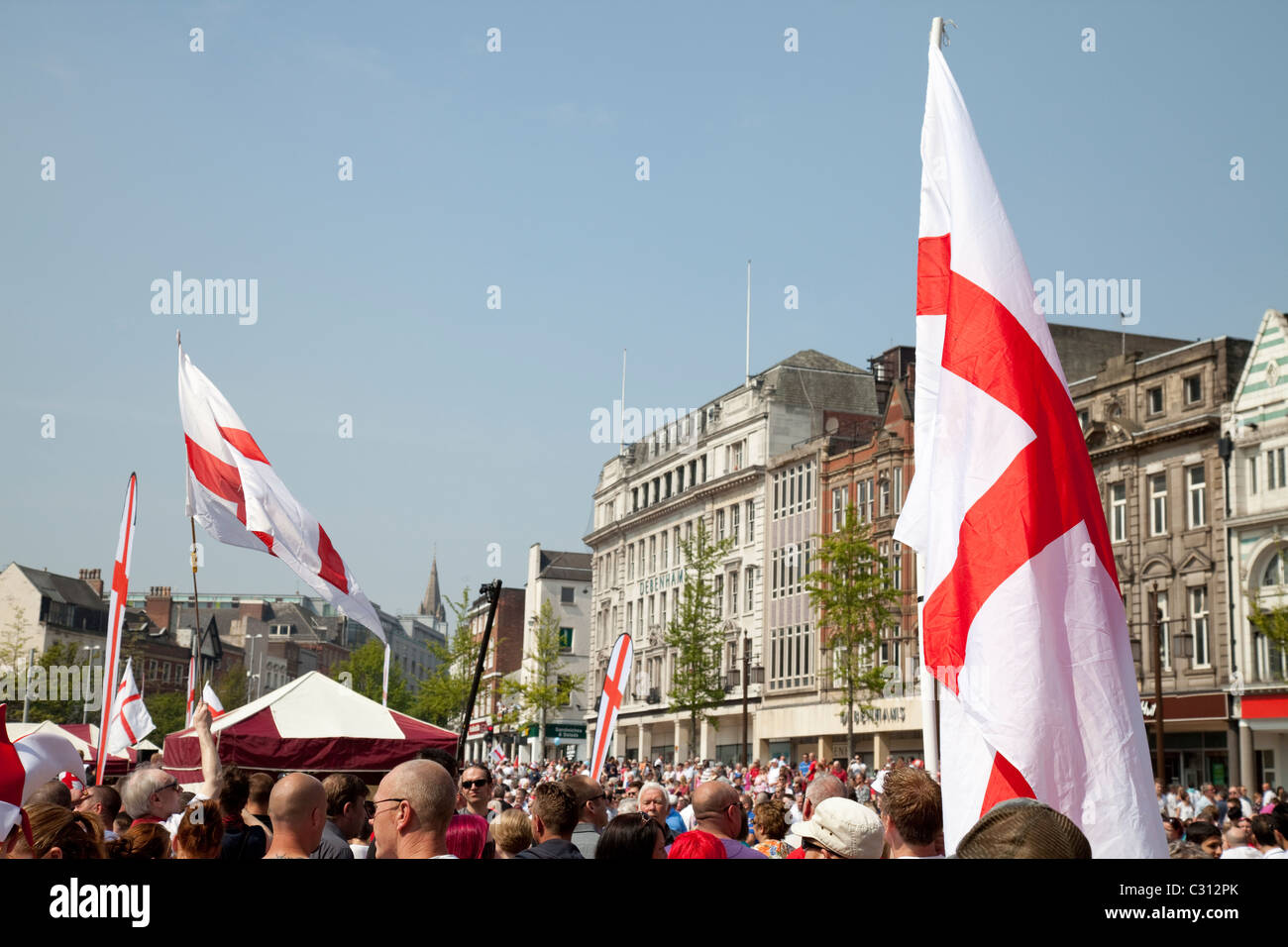 Saint St Georges alle celebrazioni del Giorno in da della casa Consiglio Nottingham vecchia piazza del mercato di Nottingham REGNO UNITO Inghilterra Foto Stock