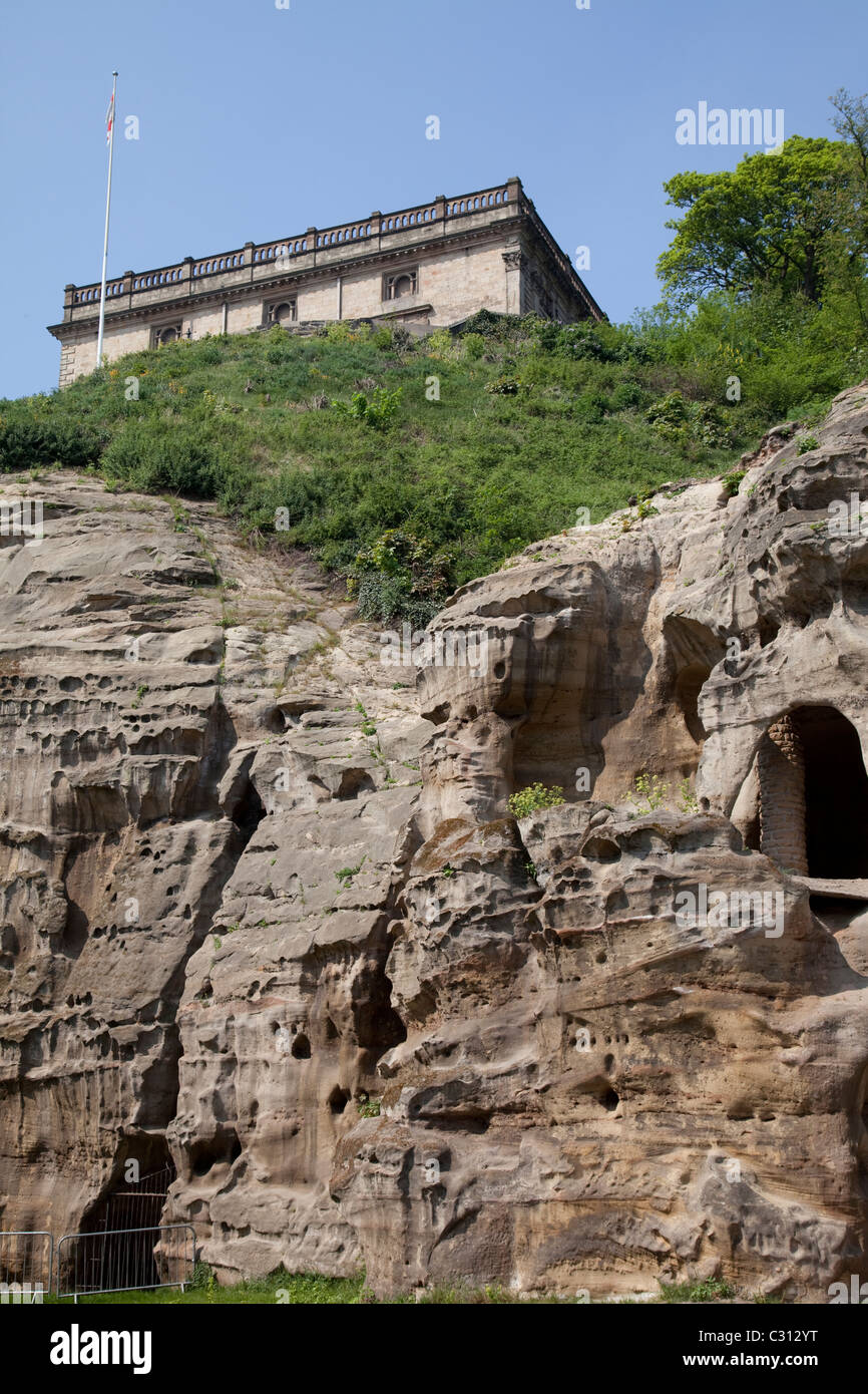 Nottingham Castle con le grotte sotto. Foro Mortimers tini di filtrazione Yard museum, England Regno Unito Foto Stock