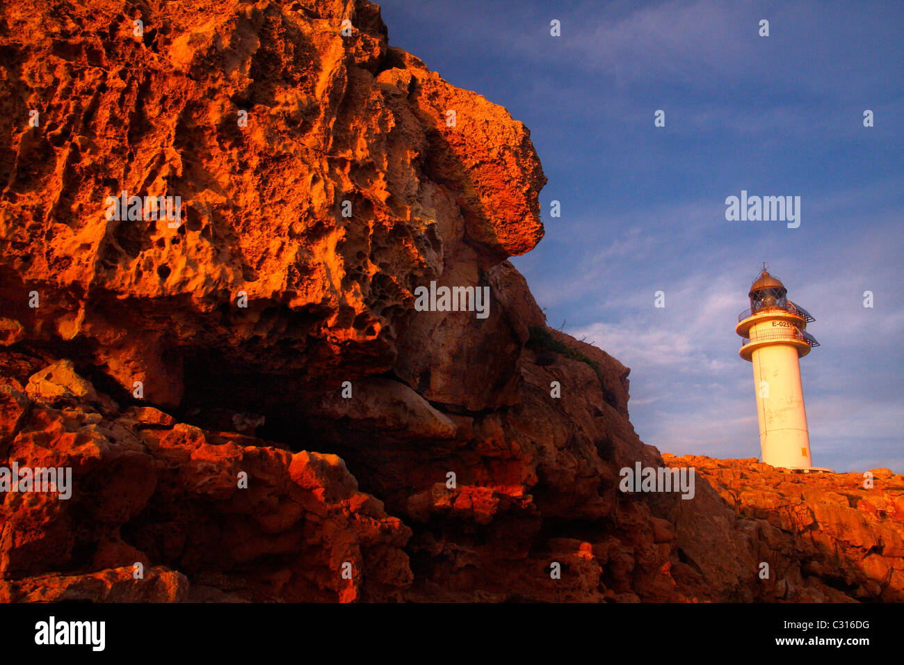 Il faro di Cap di Barbaria nell'isola di Formentera (Baleares, Spagna). Foto Stock