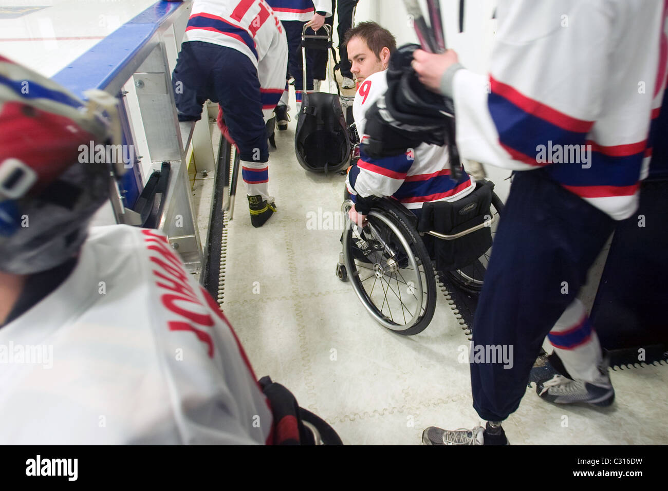 Primo semi-finale del mondo 2011 Sledge Hockey sfida tra Stati Uniti e Norvegia. Foto Stock