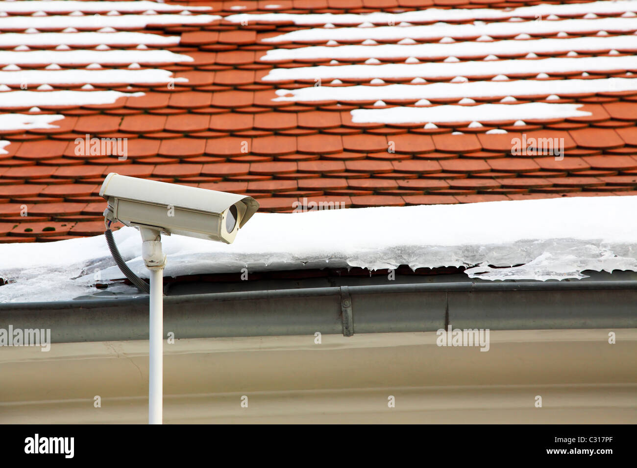 Videocamera su un muro di casa Foto Stock